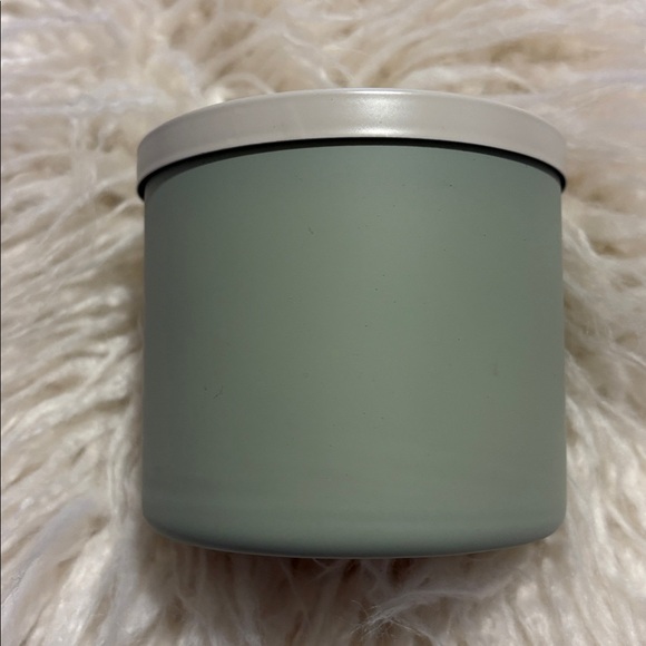 White Barn Moonlit Goddess Candle - Soft Green - Picture 5 of 7